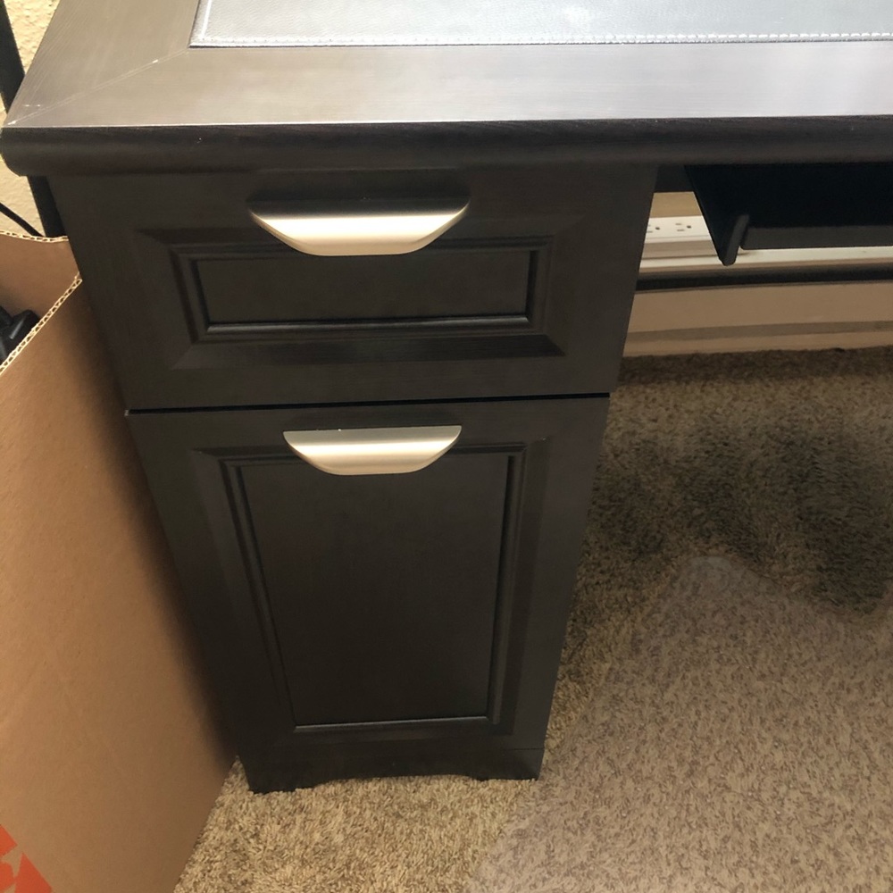 Desk - Picture 7 of 7